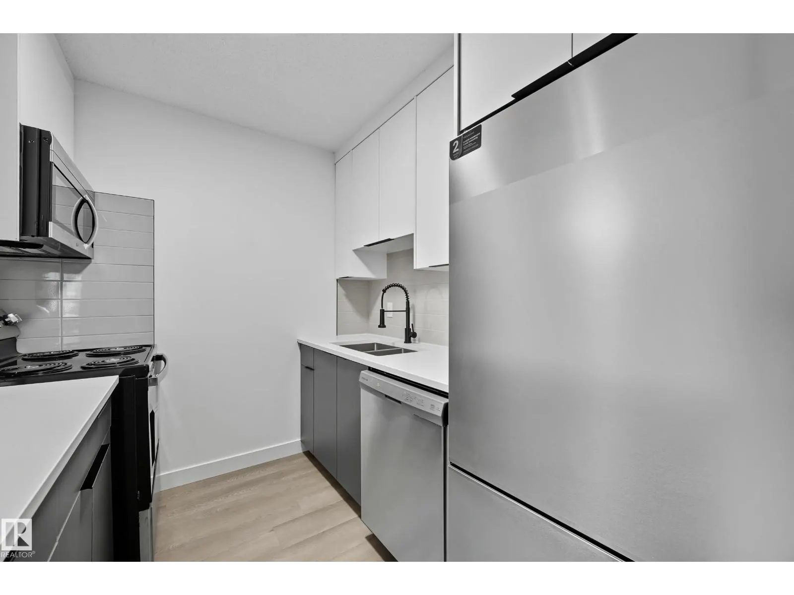 118 PRIMROSE GARDENS NW