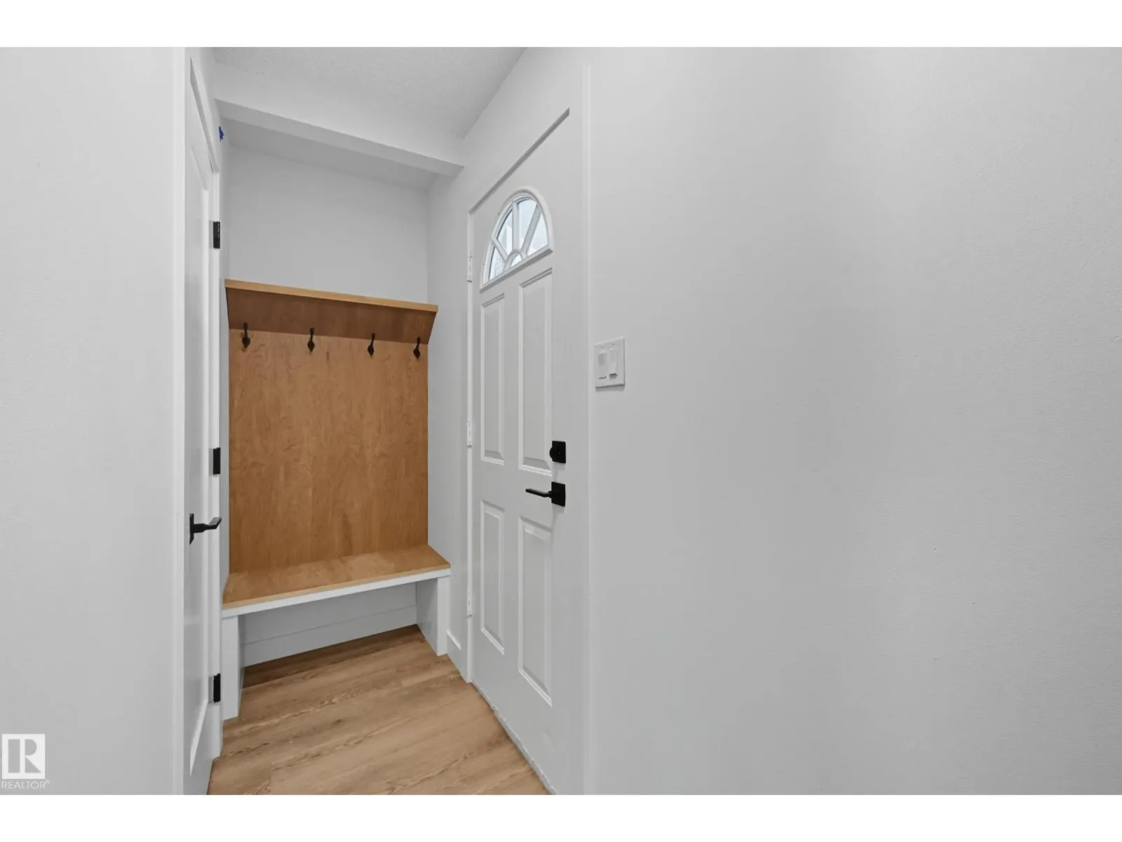 118 PRIMROSE GARDENS NW
