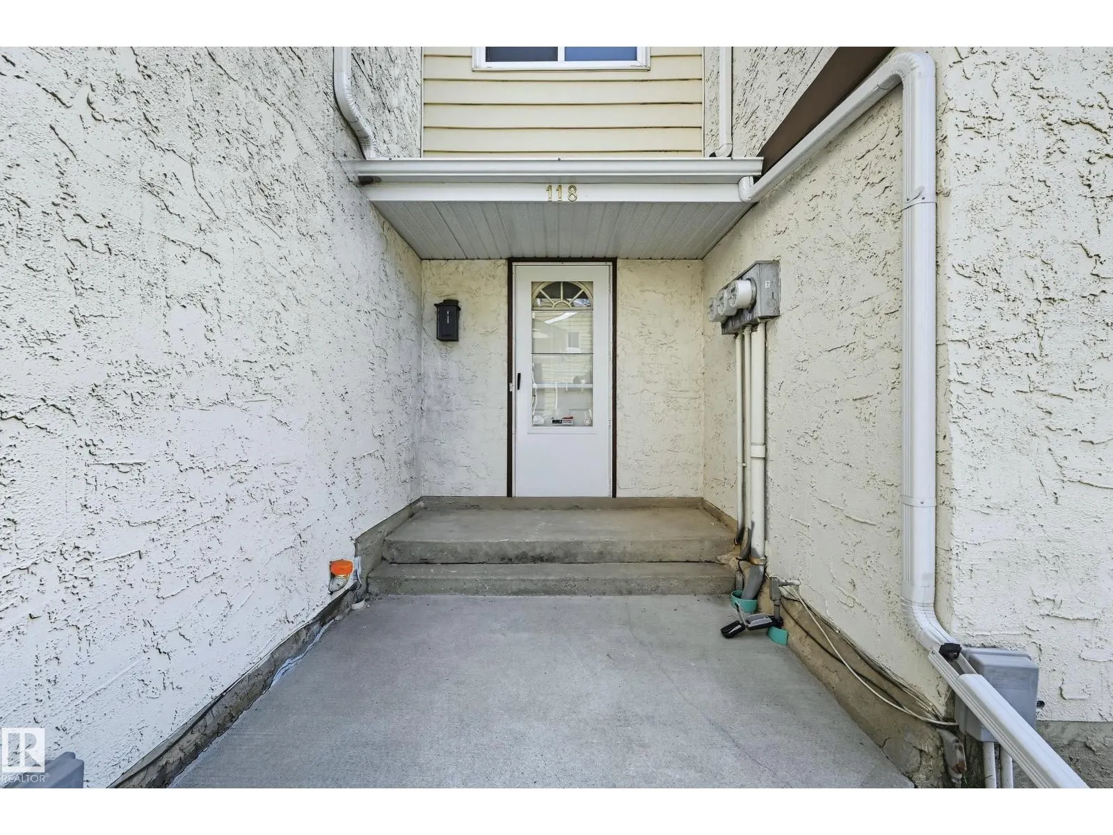 118 PRIMROSE GARDENS NW