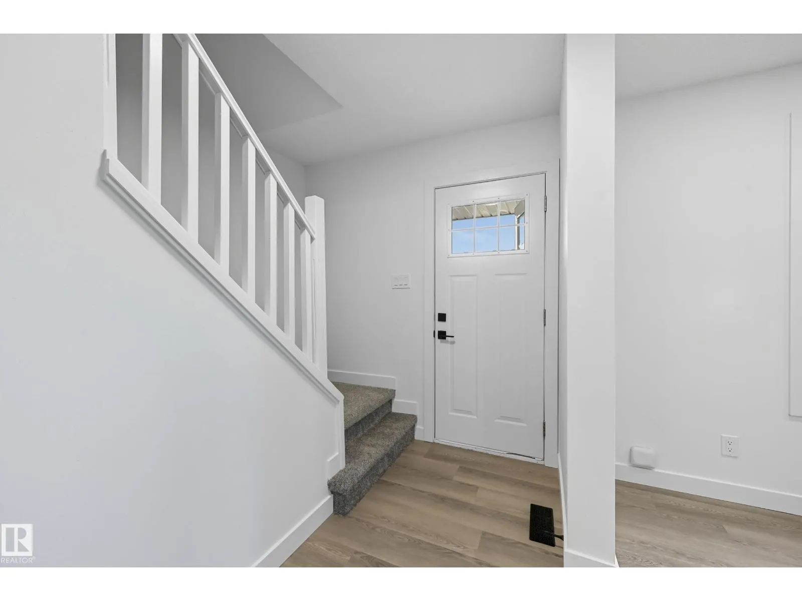 118 PRIMROSE GARDENS NW