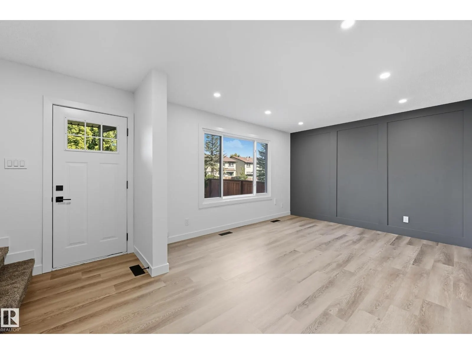 118 PRIMROSE GARDENS NW