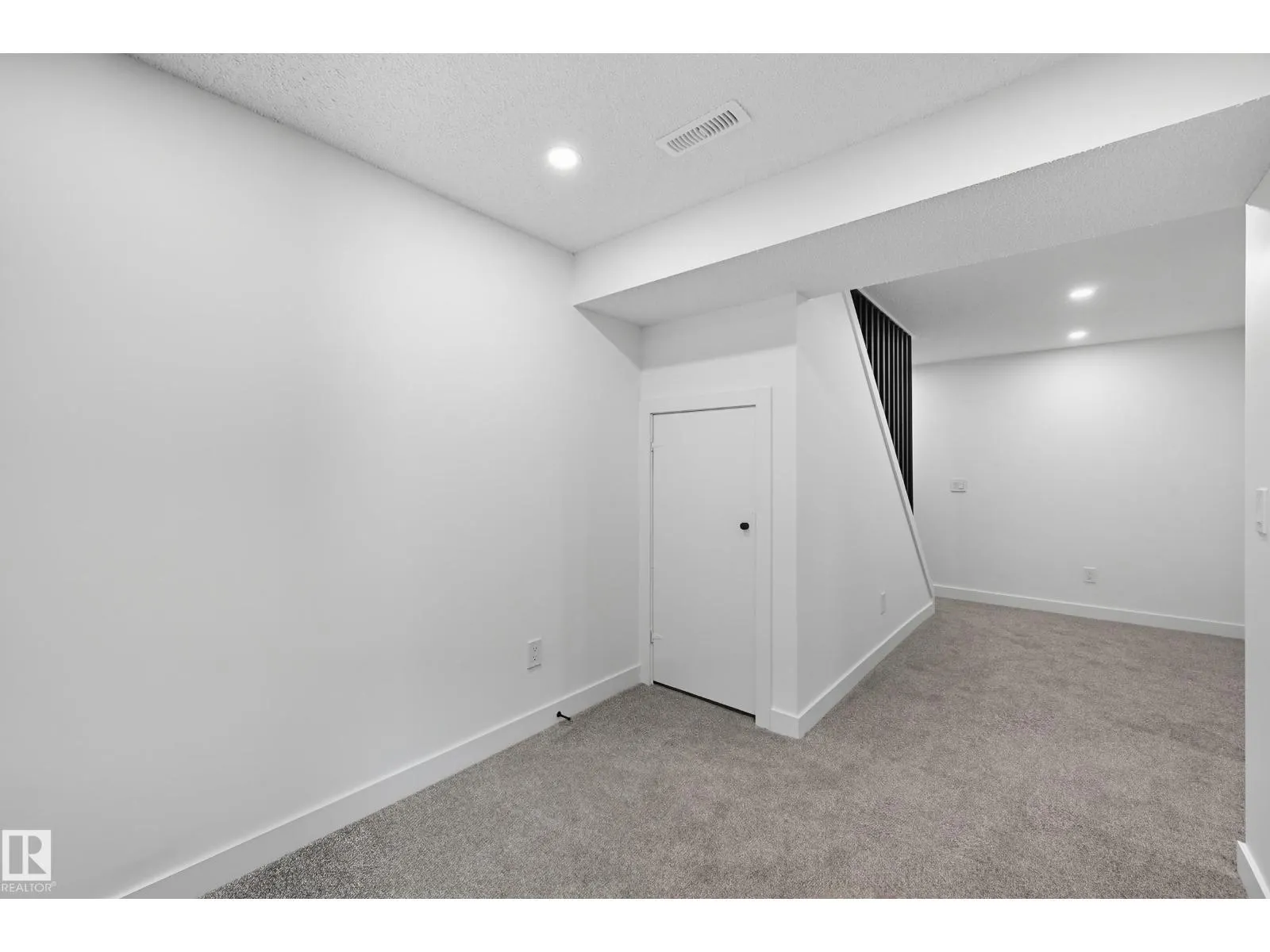 118 PRIMROSE GARDENS NW