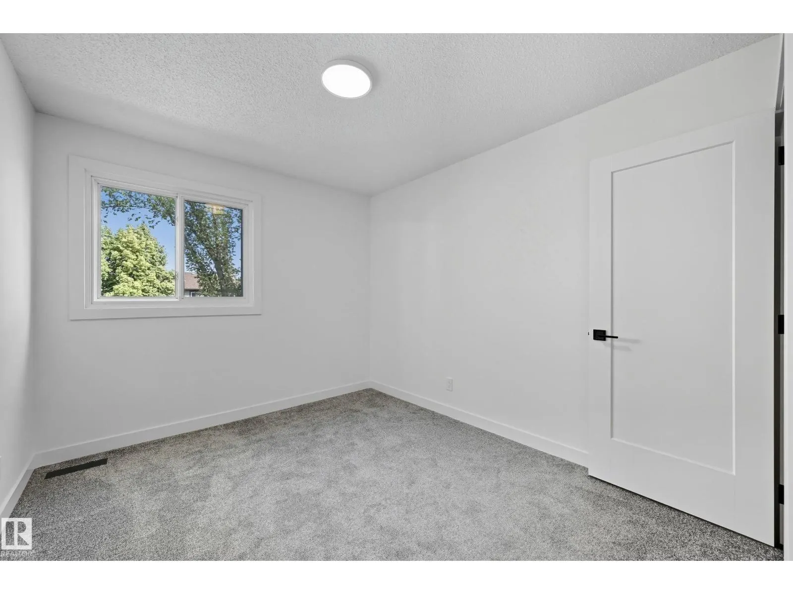 118 PRIMROSE GARDENS NW