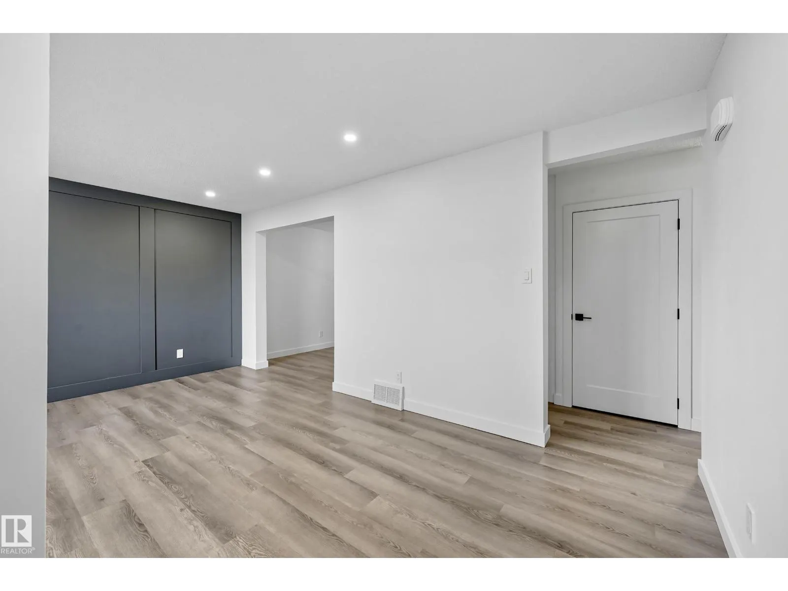 118 PRIMROSE GARDENS NW