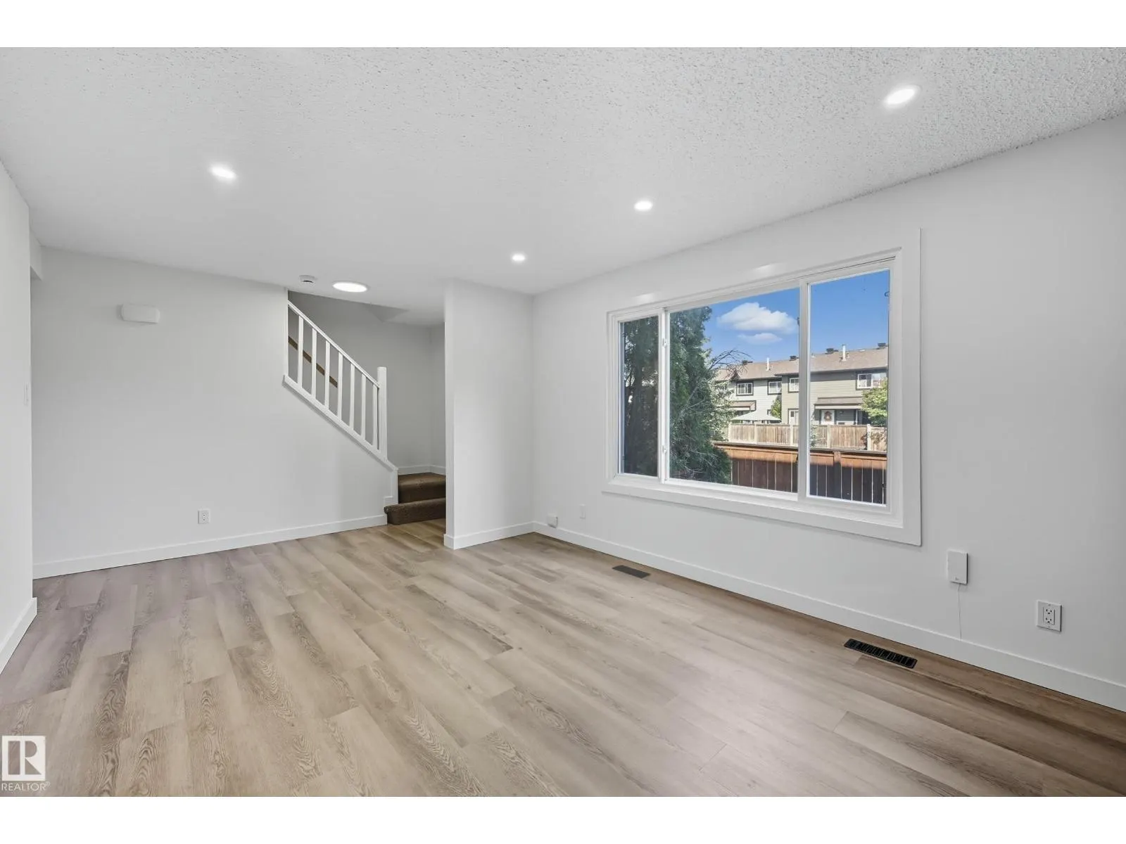 118 PRIMROSE GARDENS NW
