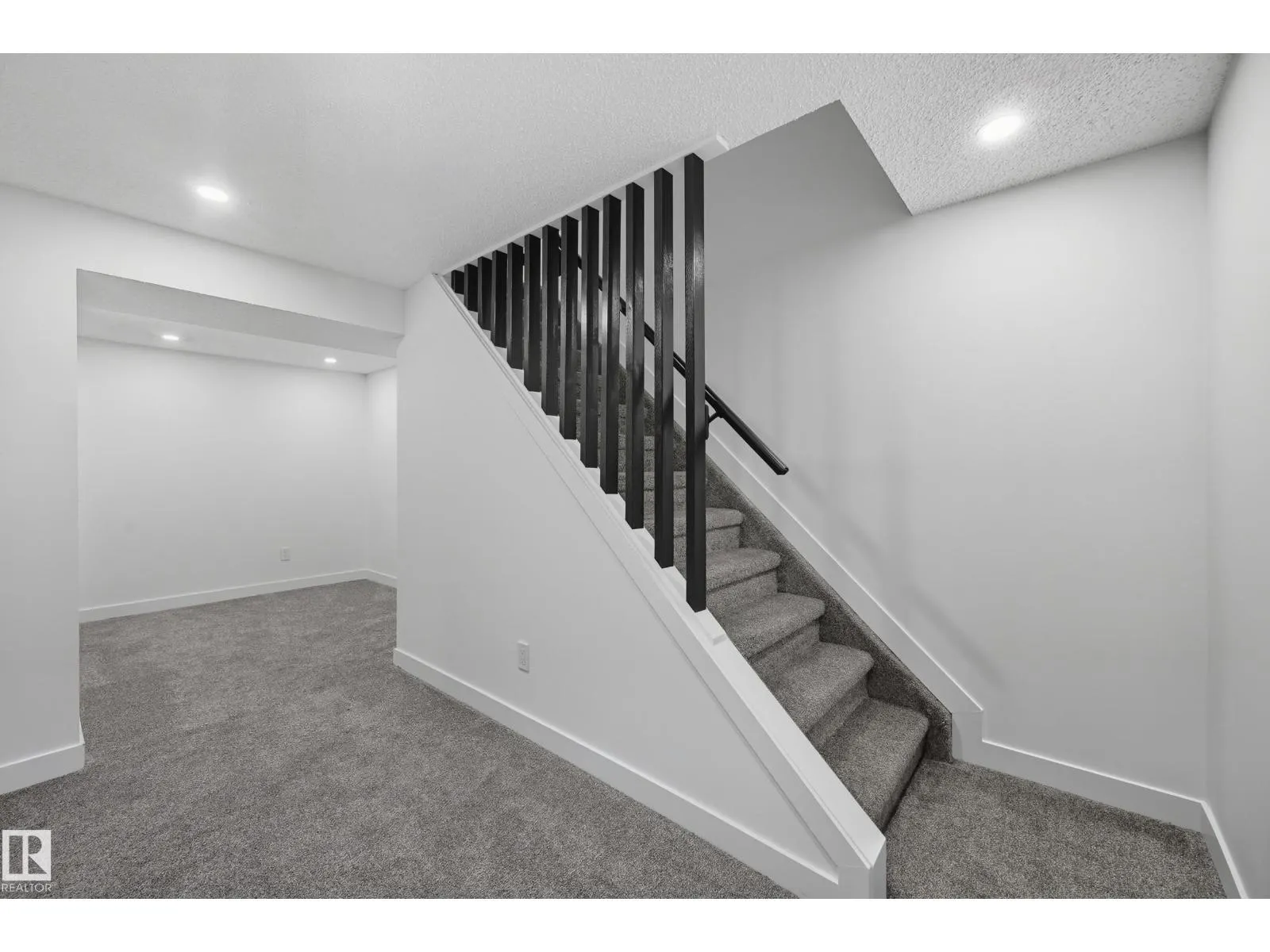 118 PRIMROSE GARDENS NW