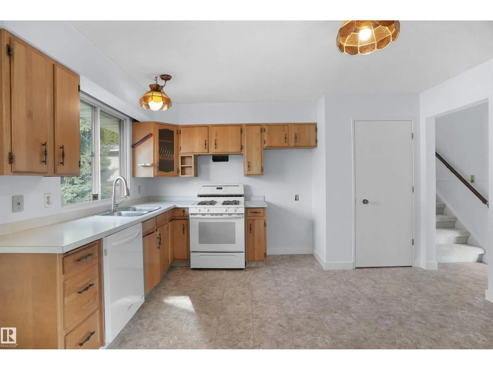 14324 49 AV NW NW
