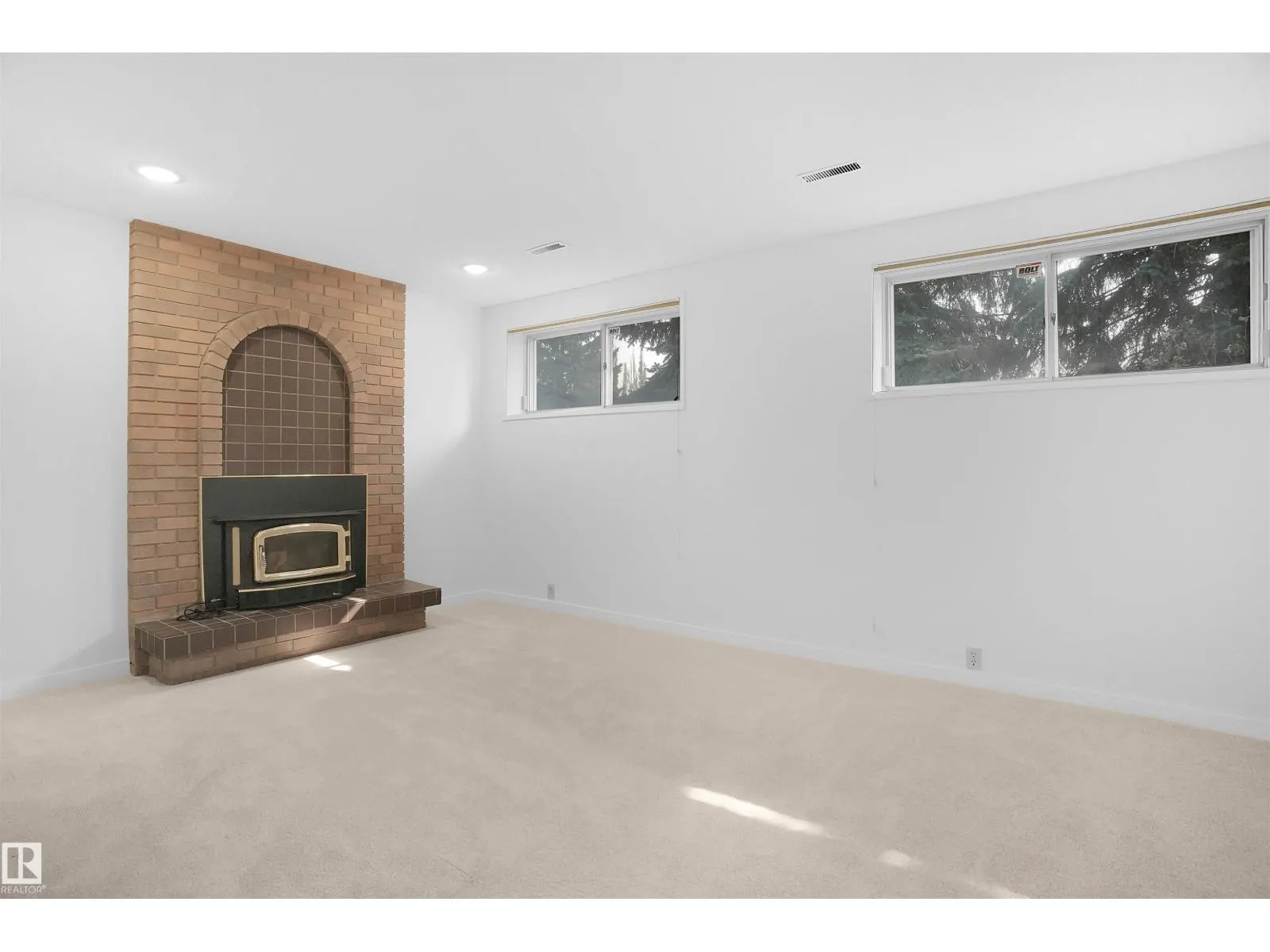 14324 49 AV NW NW