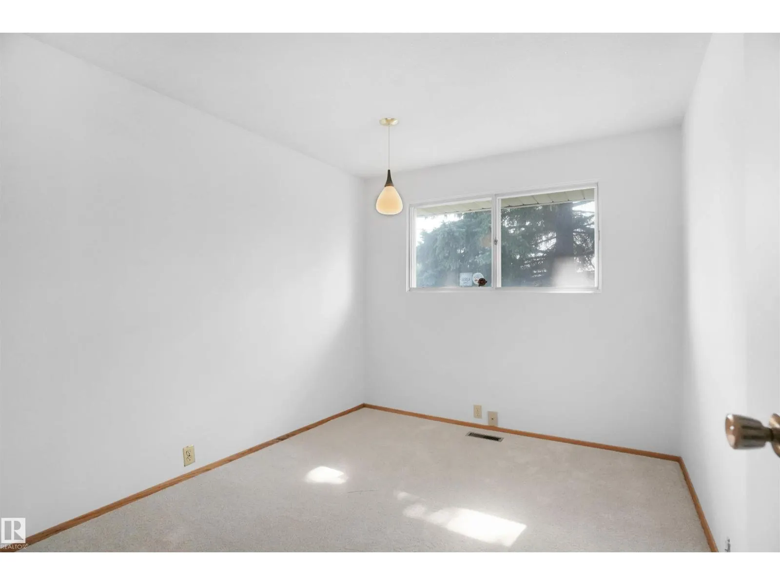 14324 49 AV NW NW