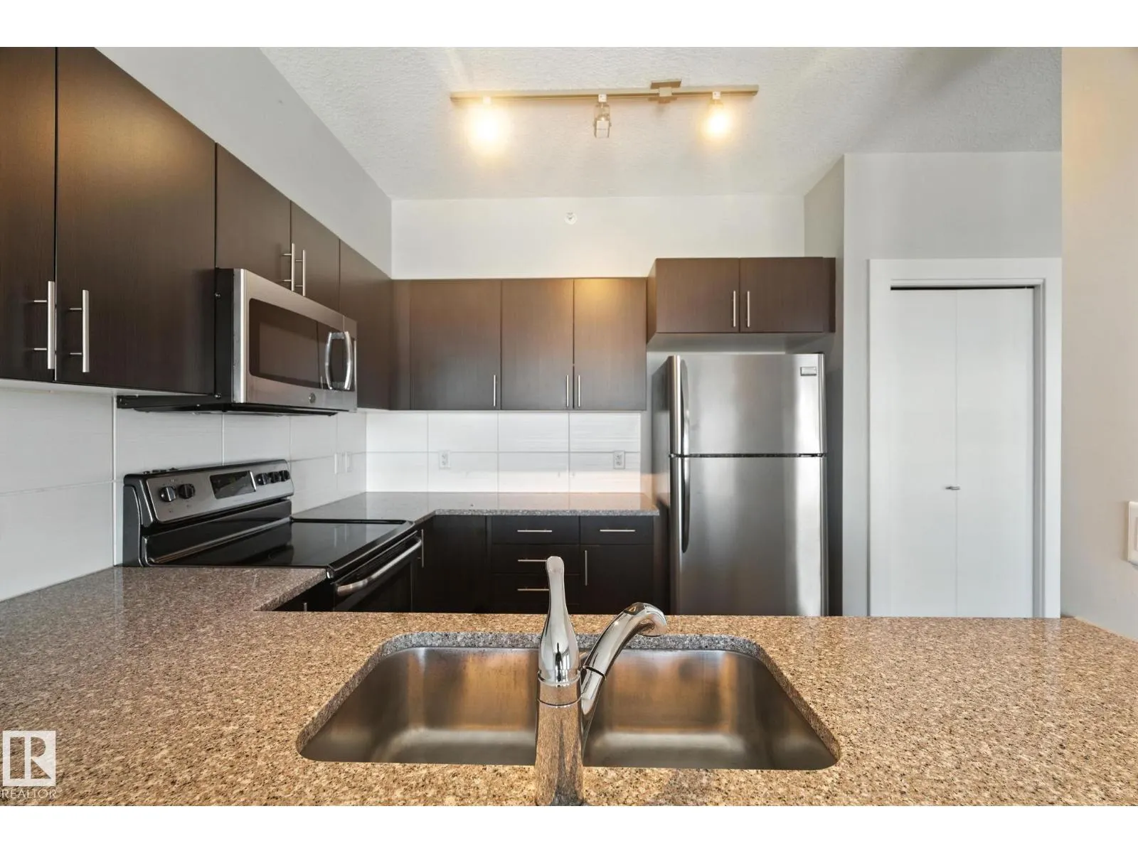 #1306 10152 104 ST NW