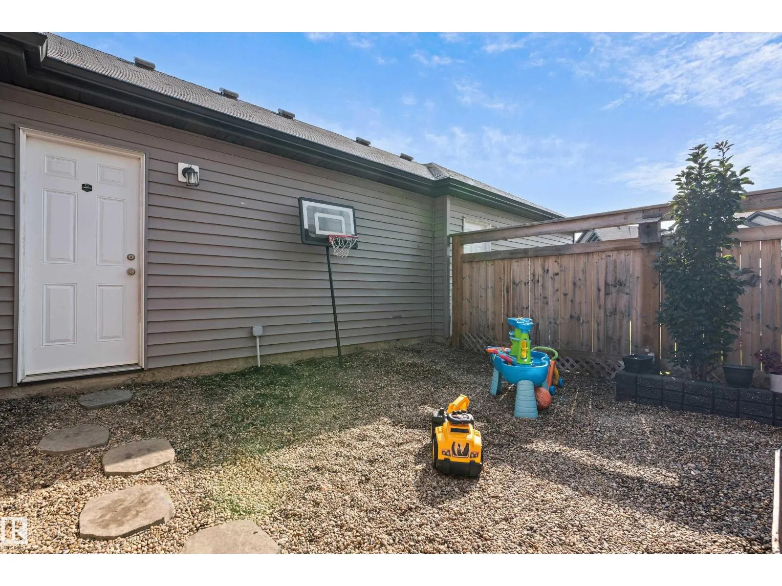 327 DESROCHERS BV SW