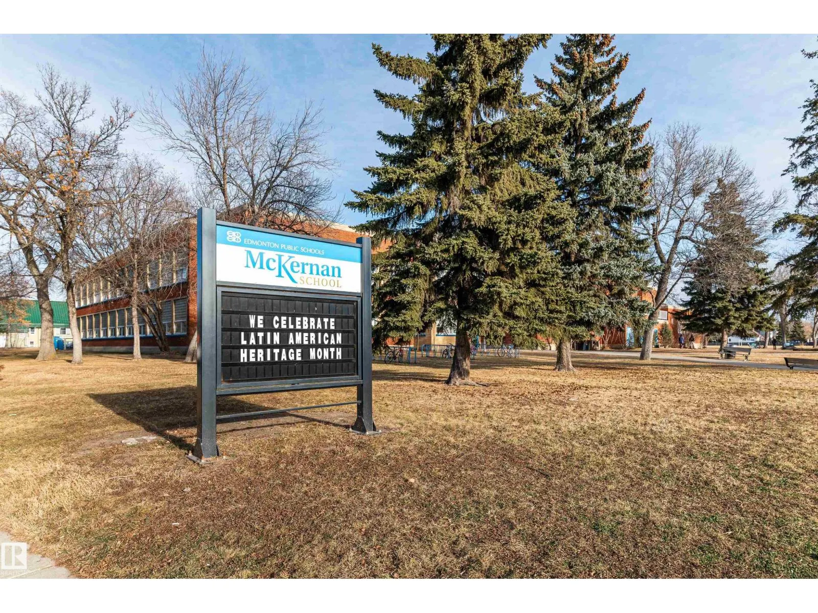 11207 73 AV NW