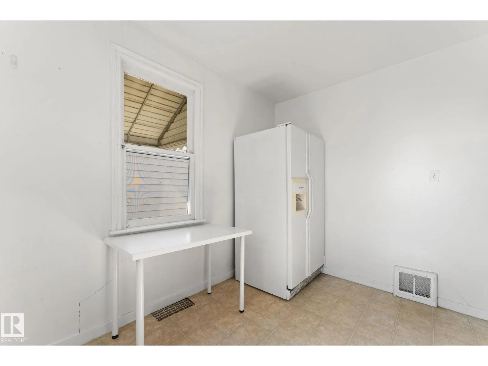 11207 73 AV NW