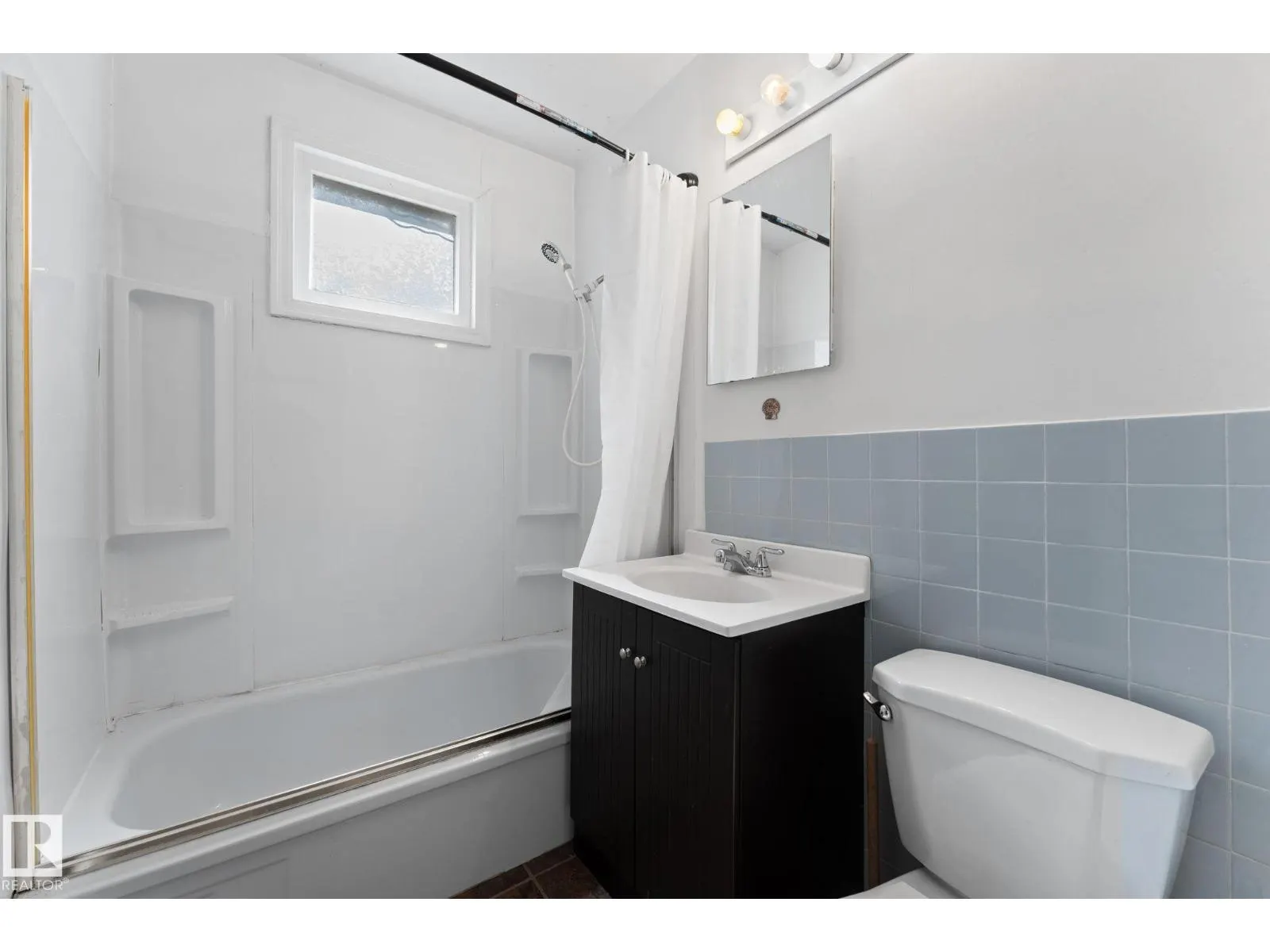 11207 73 AV NW