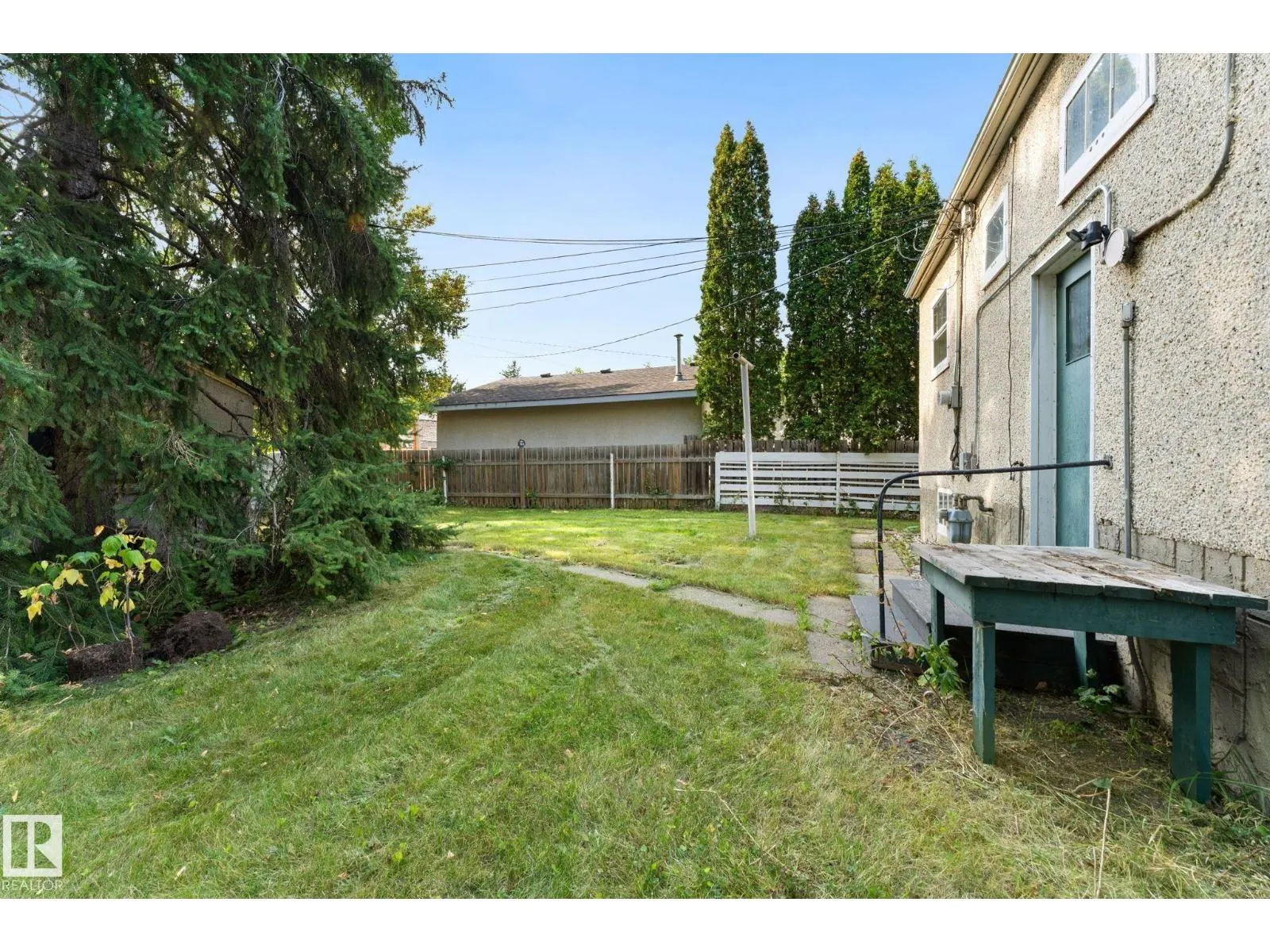 11207 73 AV NW