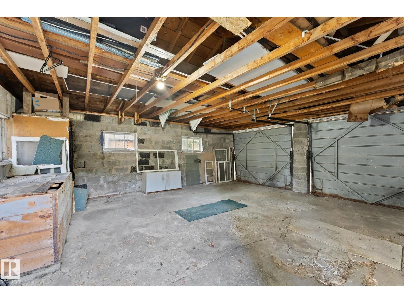 11207 73 AV NW