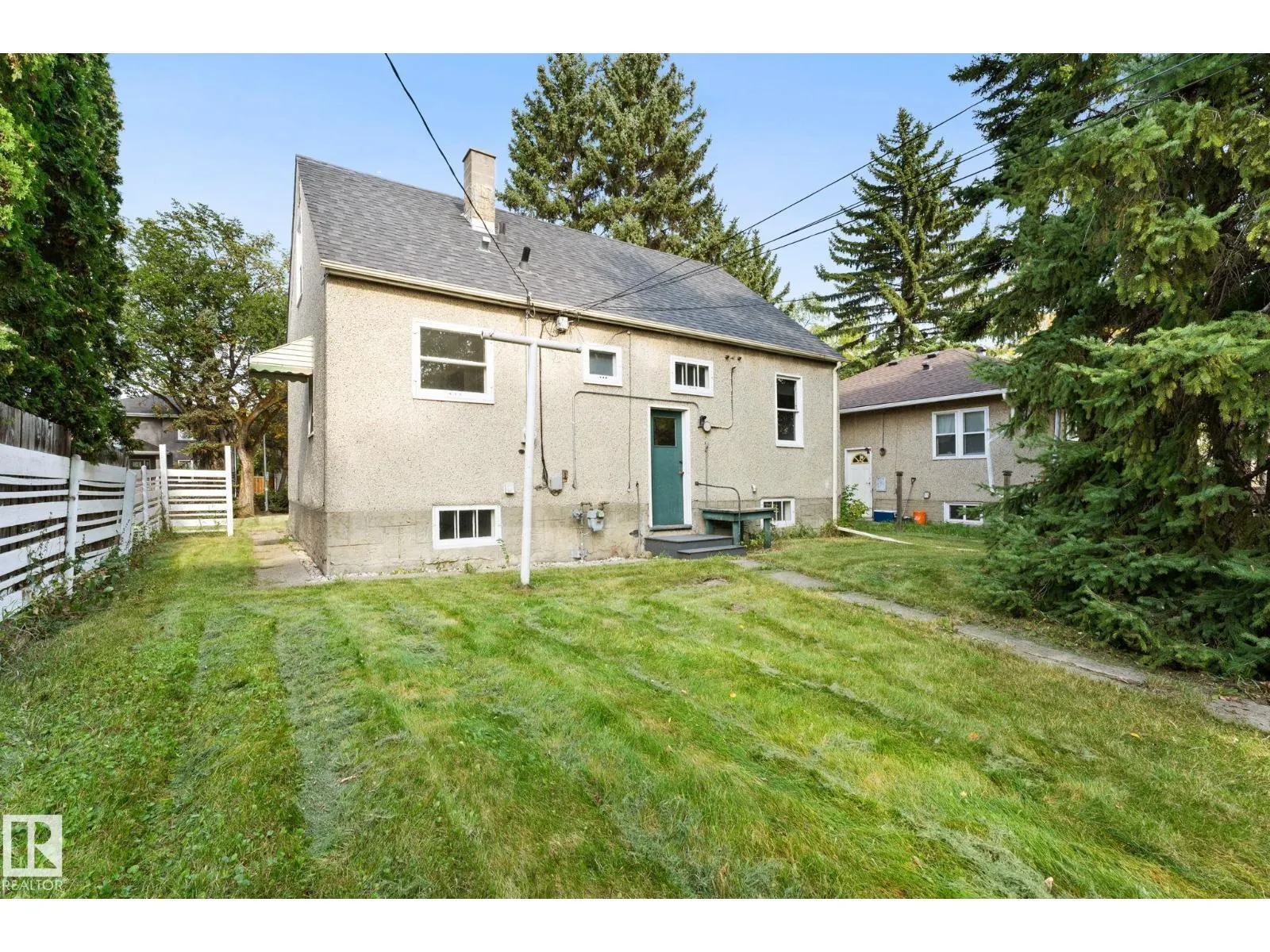 11207 73 AV NW