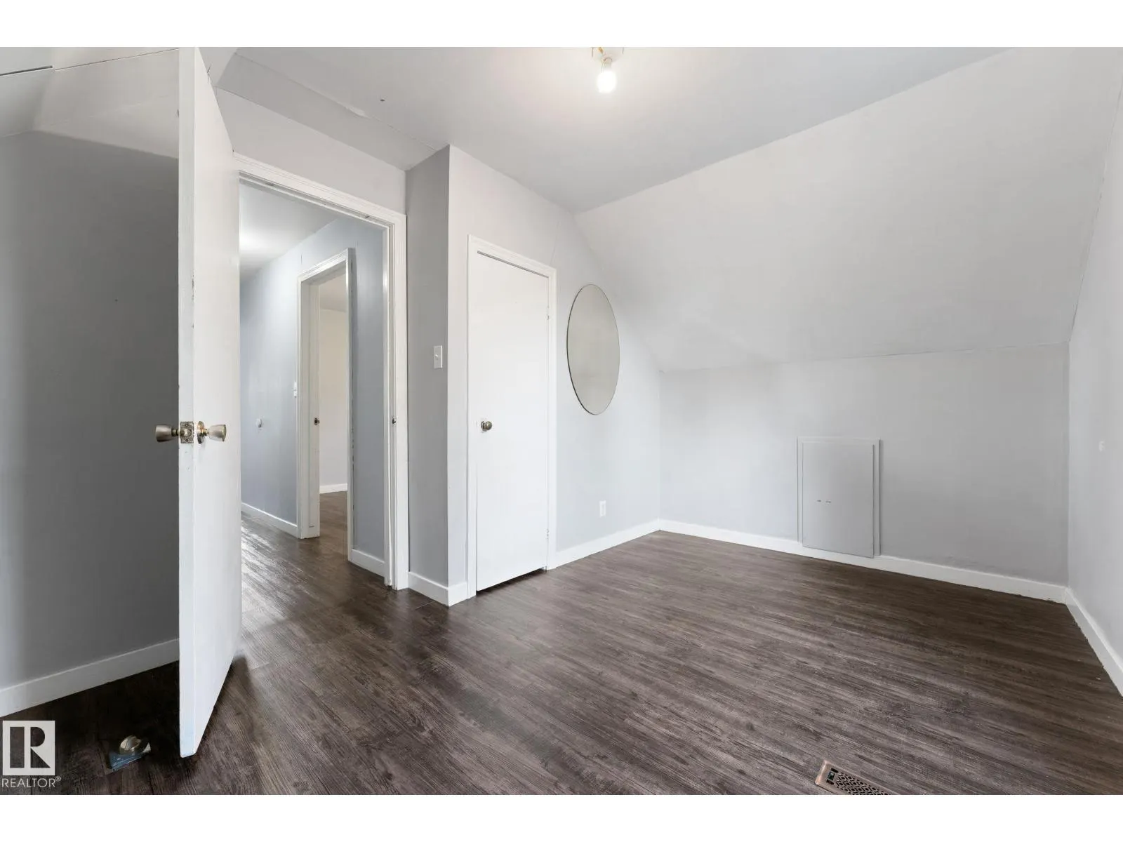 11207 73 AV NW