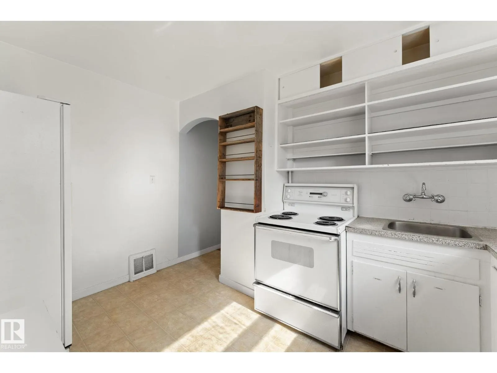 11207 73 AV NW
