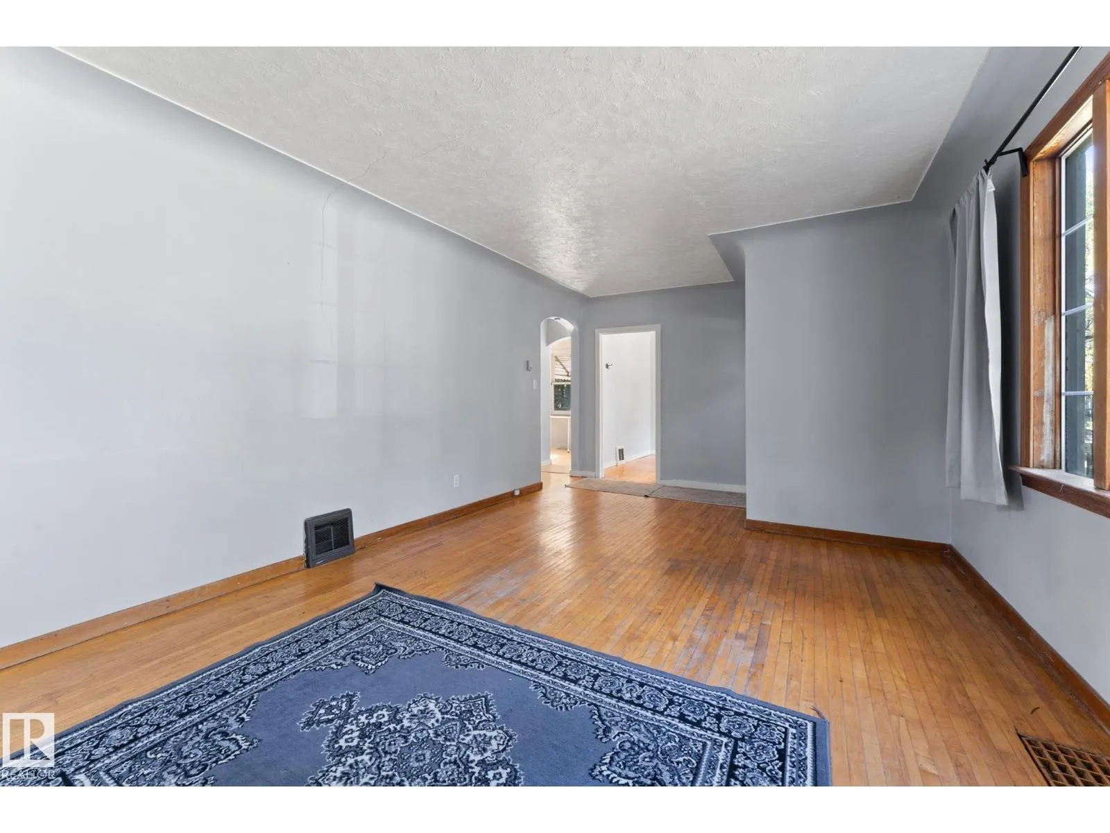 11207 73 AV NW