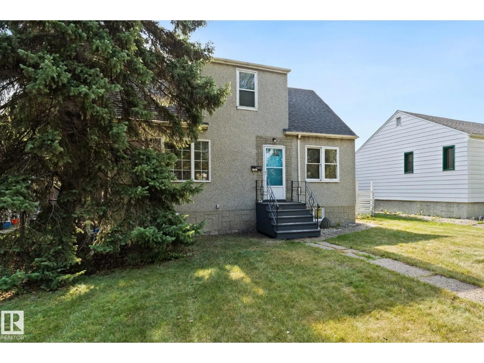 11207 73 AV NW