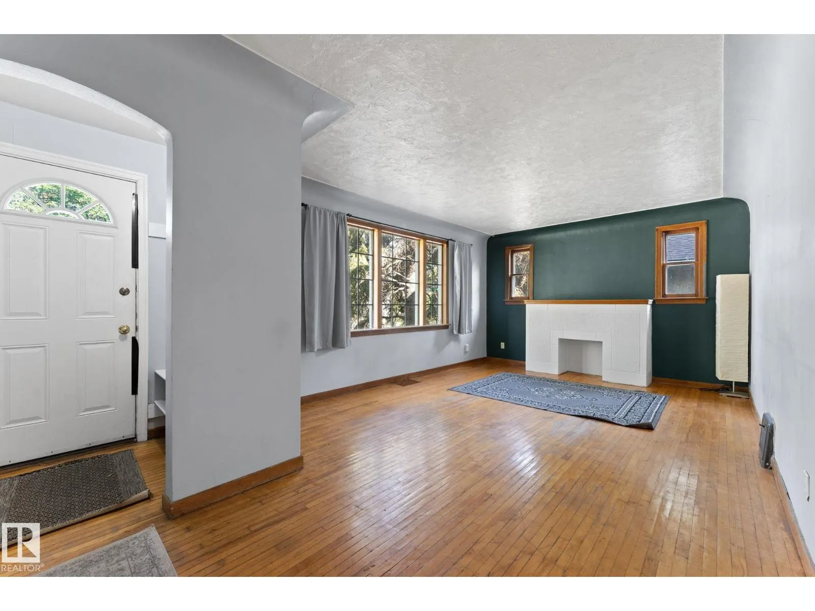 11207 73 AV NW