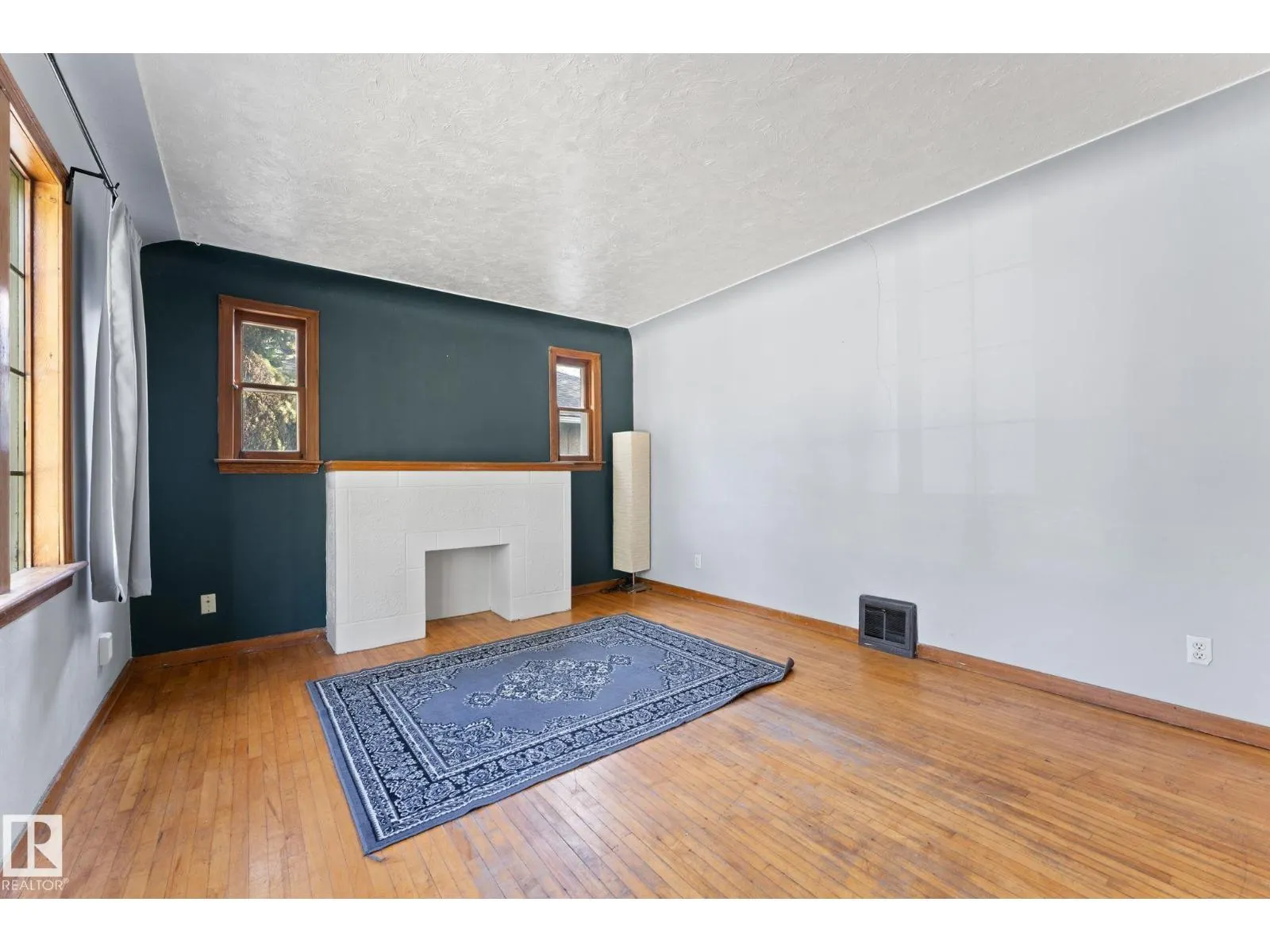 11207 73 AV NW