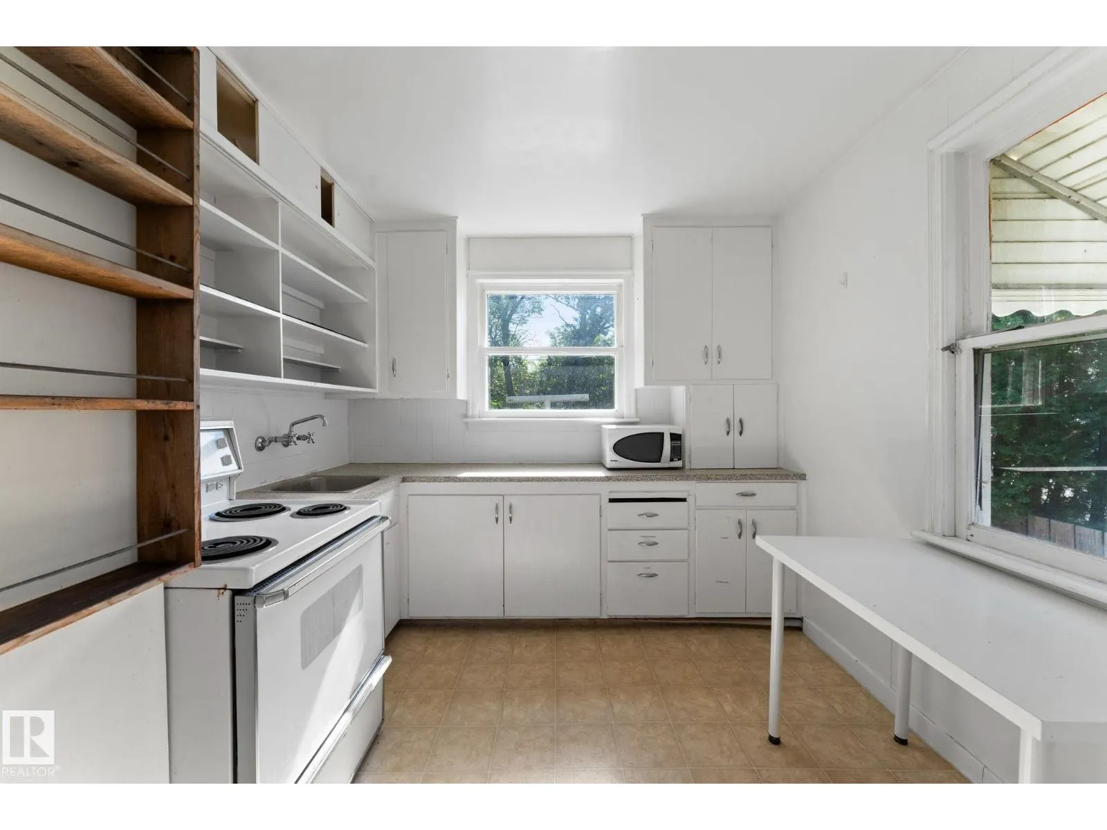 11207 73 AV NW