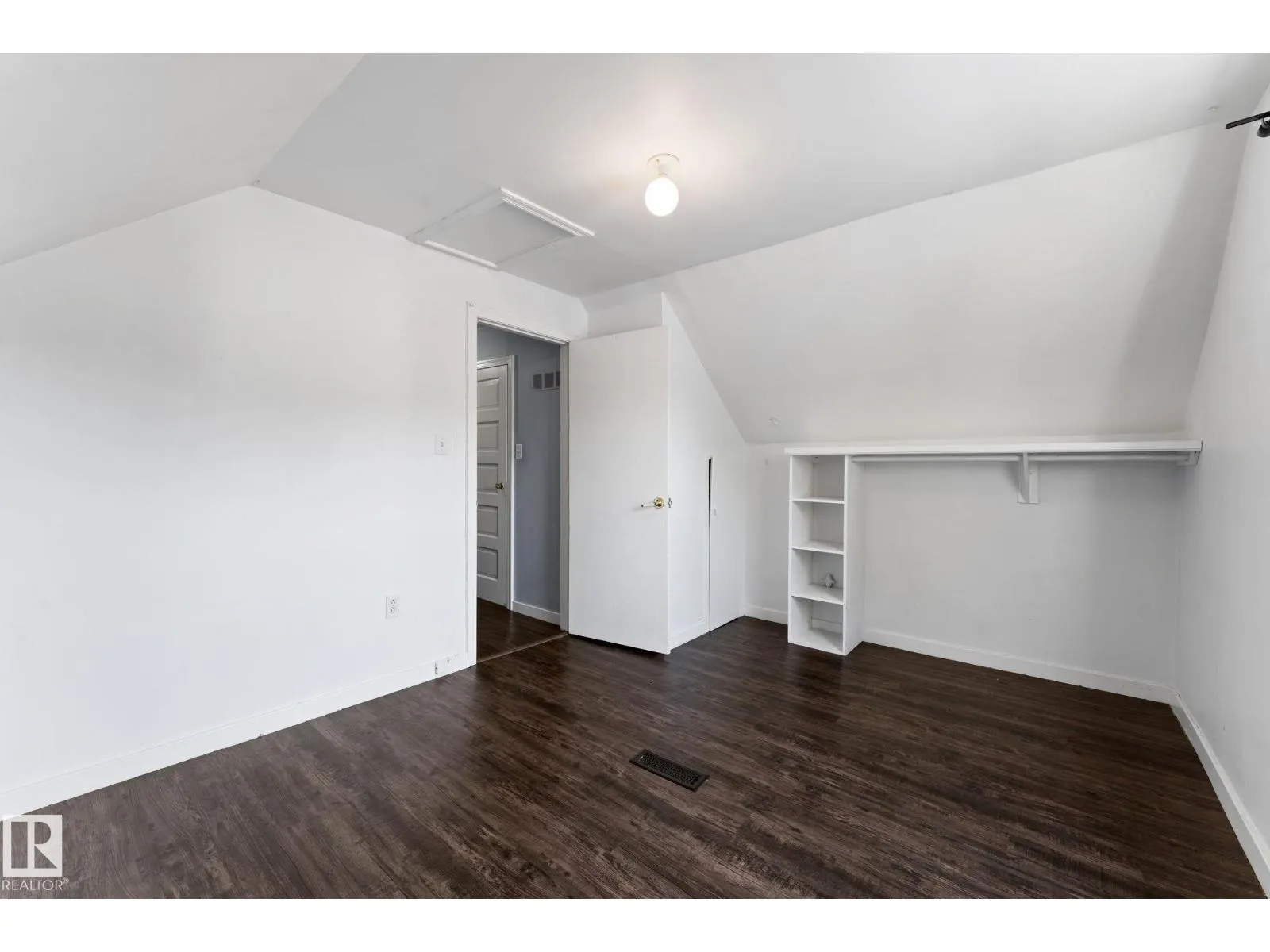 11207 73 AV NW