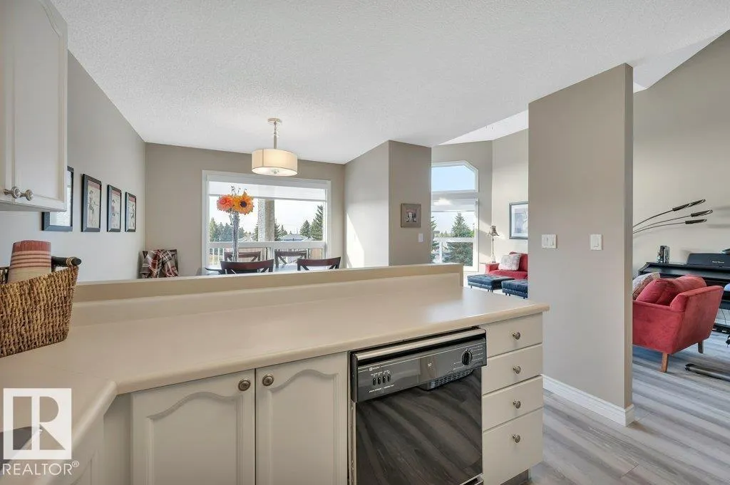 #411 65 GERVAIS RD