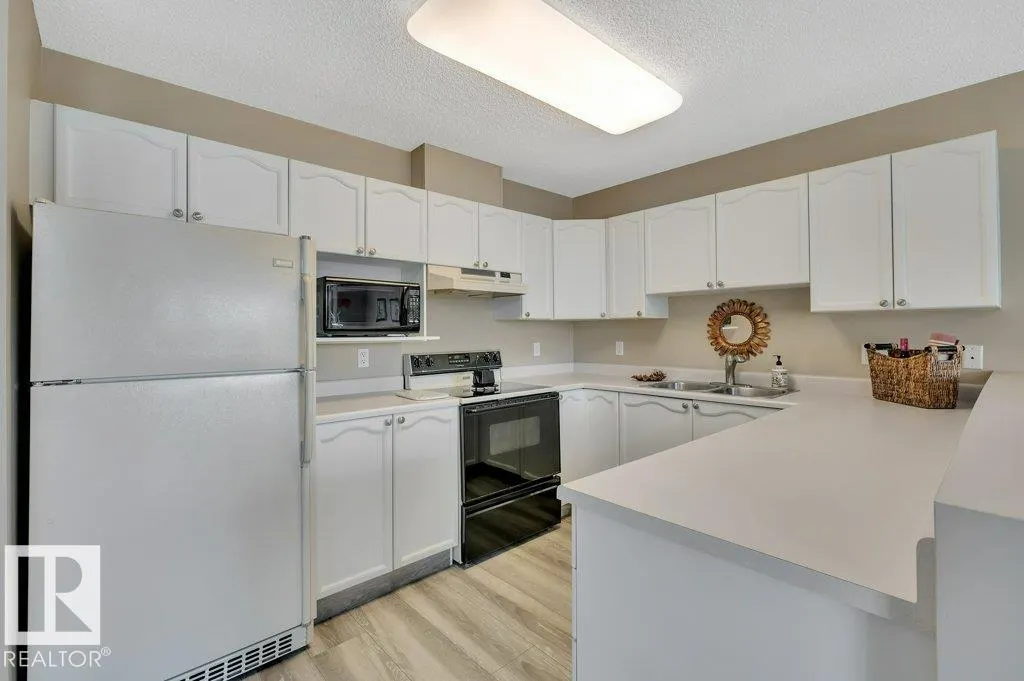 #411 65 GERVAIS RD