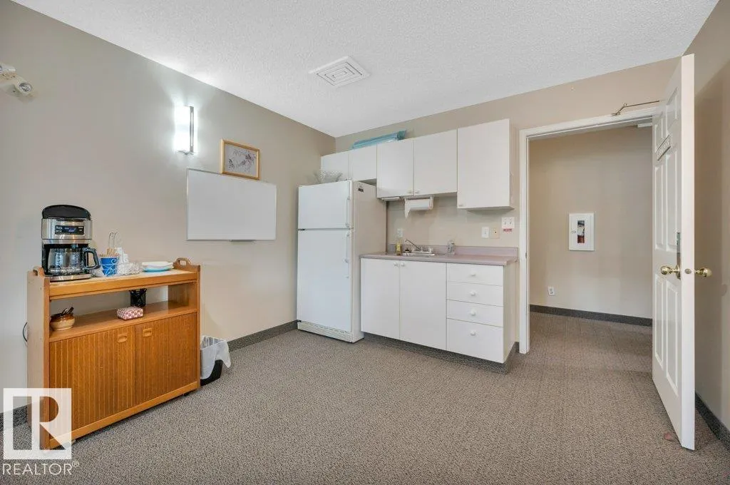 #411 65 GERVAIS RD