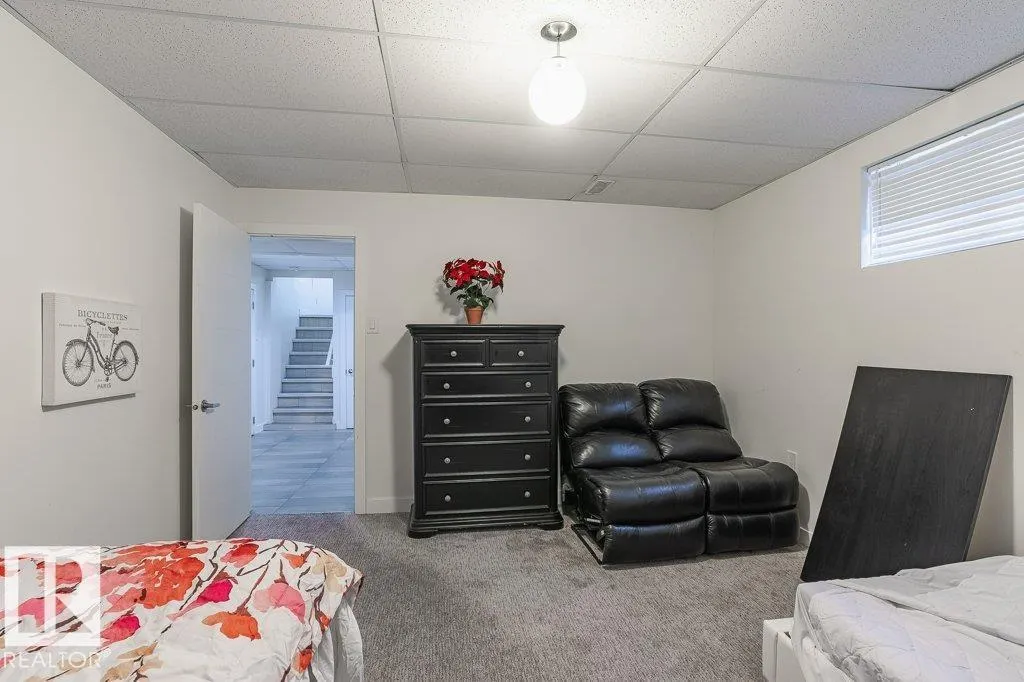9815 210 ST NW
