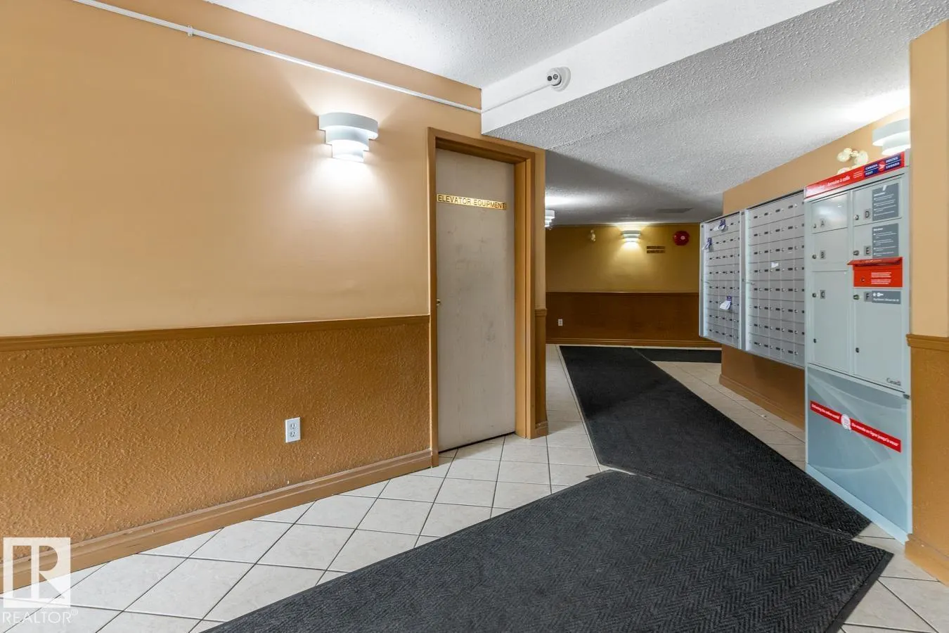 #402 5065 31 AV NW
