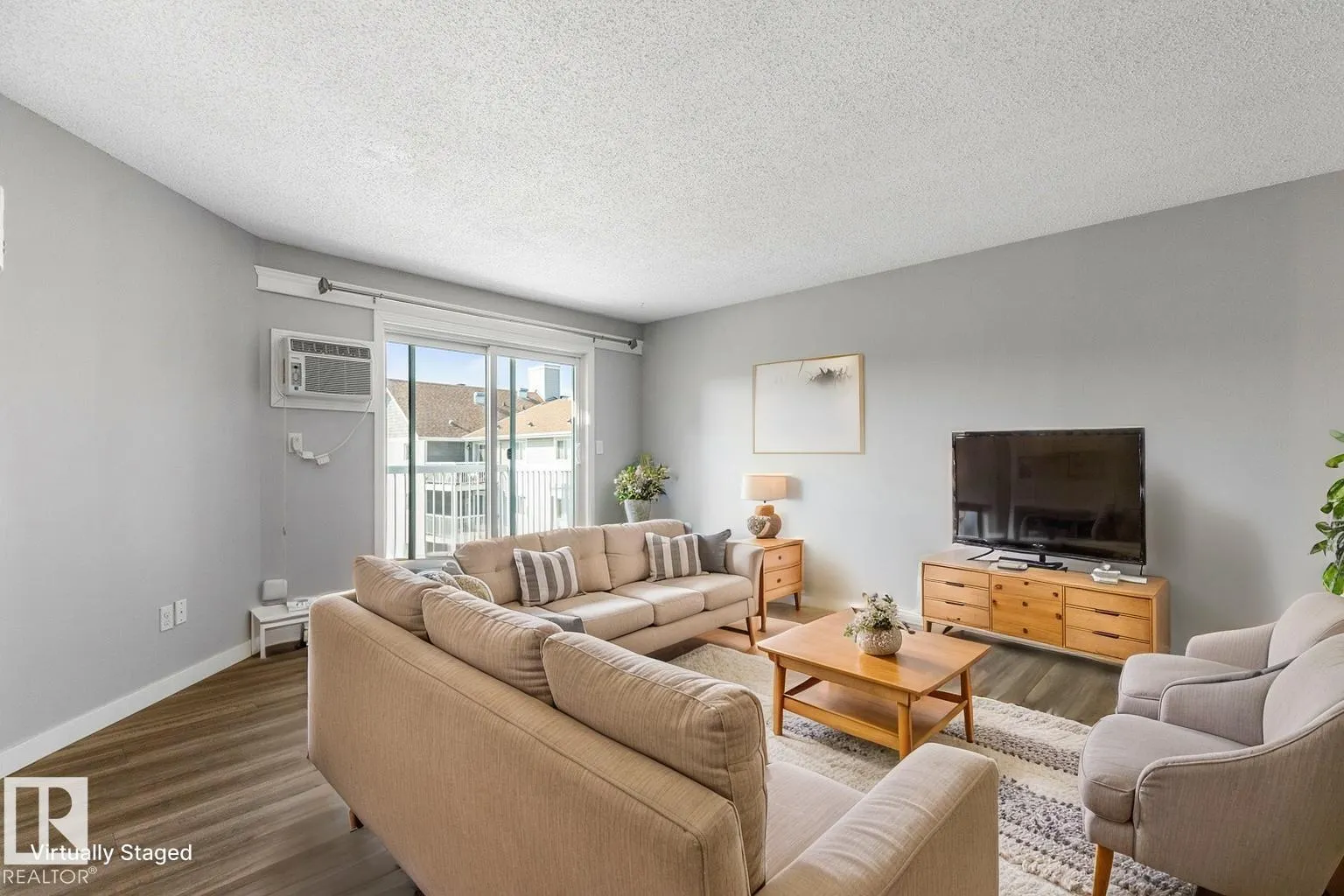 #402 5065 31 AV NW