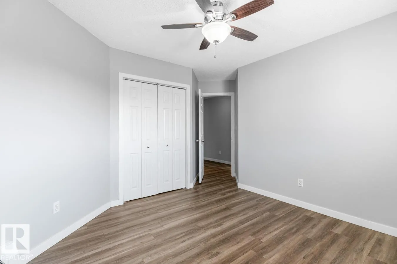 #402 5065 31 AV NW