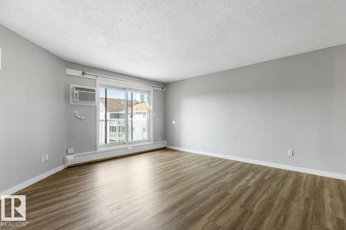#402 5065 31 AV NW