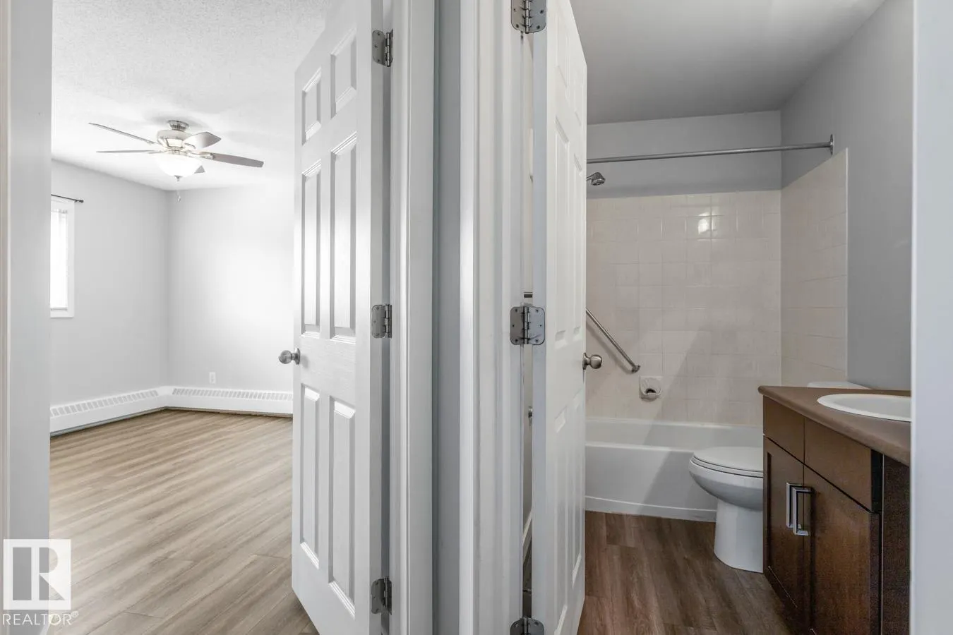 #402 5065 31 AV NW