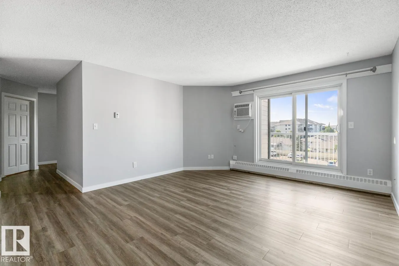 #402 5065 31 AV NW