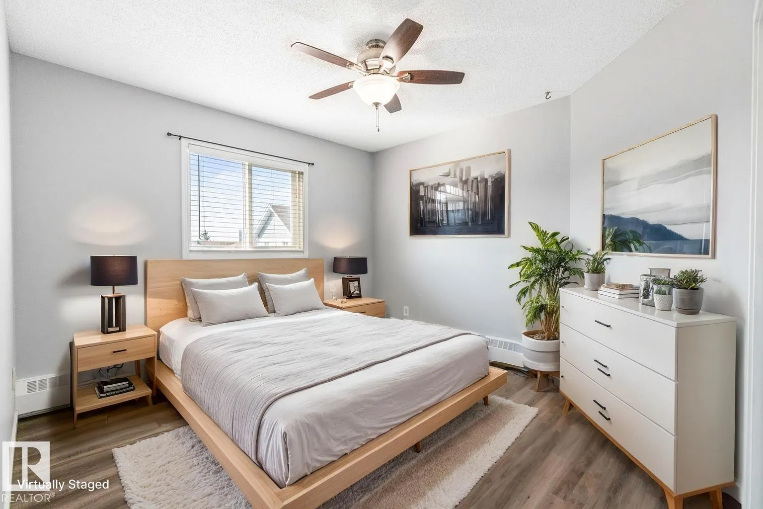 #402 5065 31 AV NW