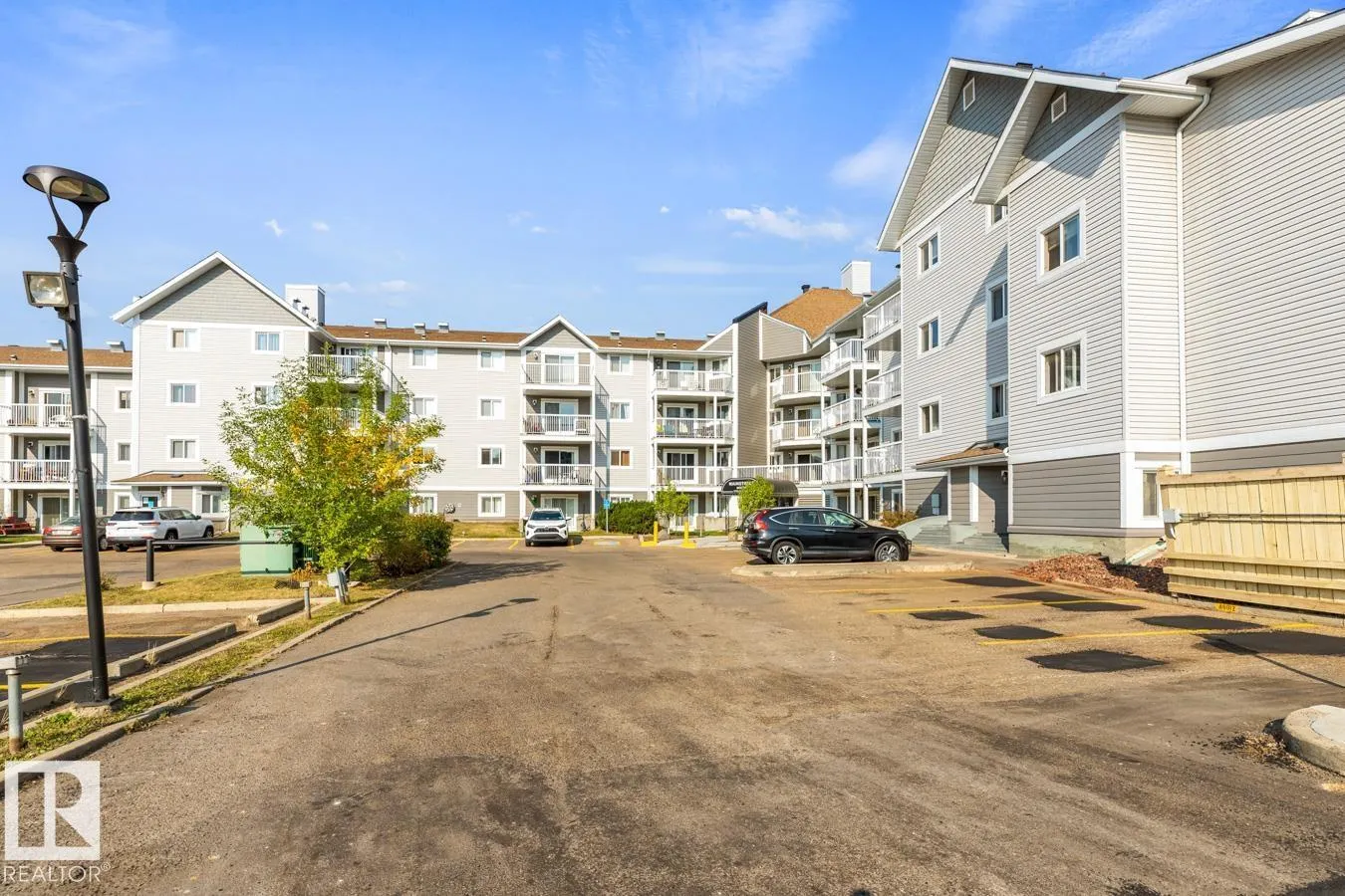 #402 5065 31 AV NW