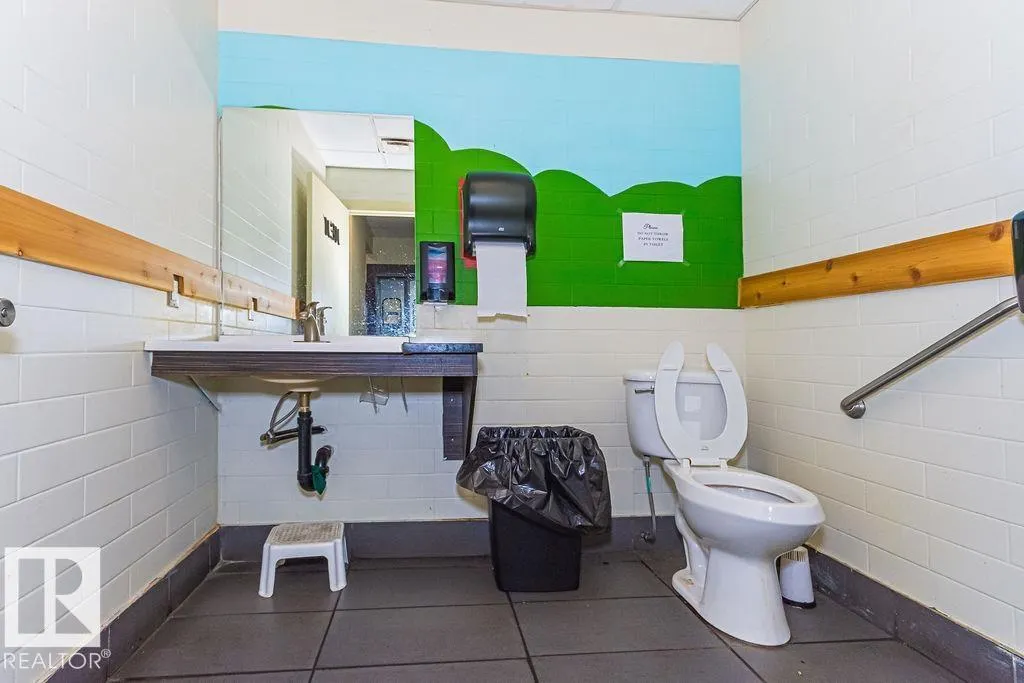 9332 34 AV NW NW