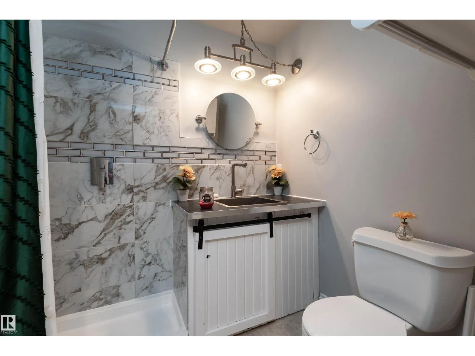 445 CHARLOTTE CR