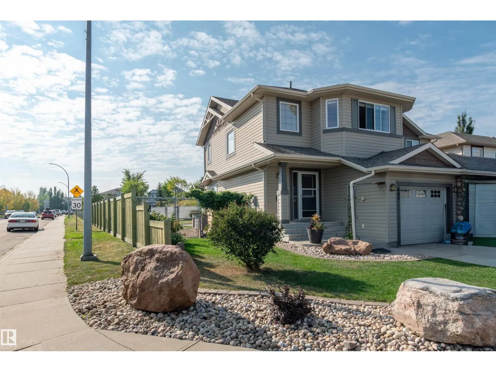 445 CHARLOTTE CR