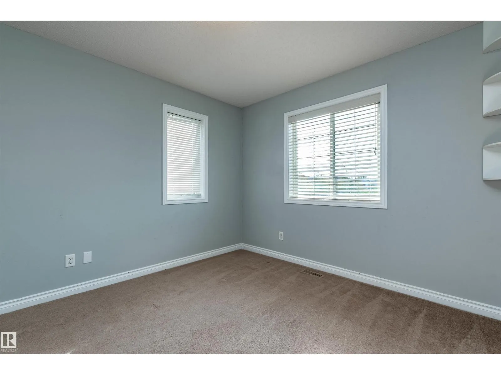 445 CHARLOTTE CR
