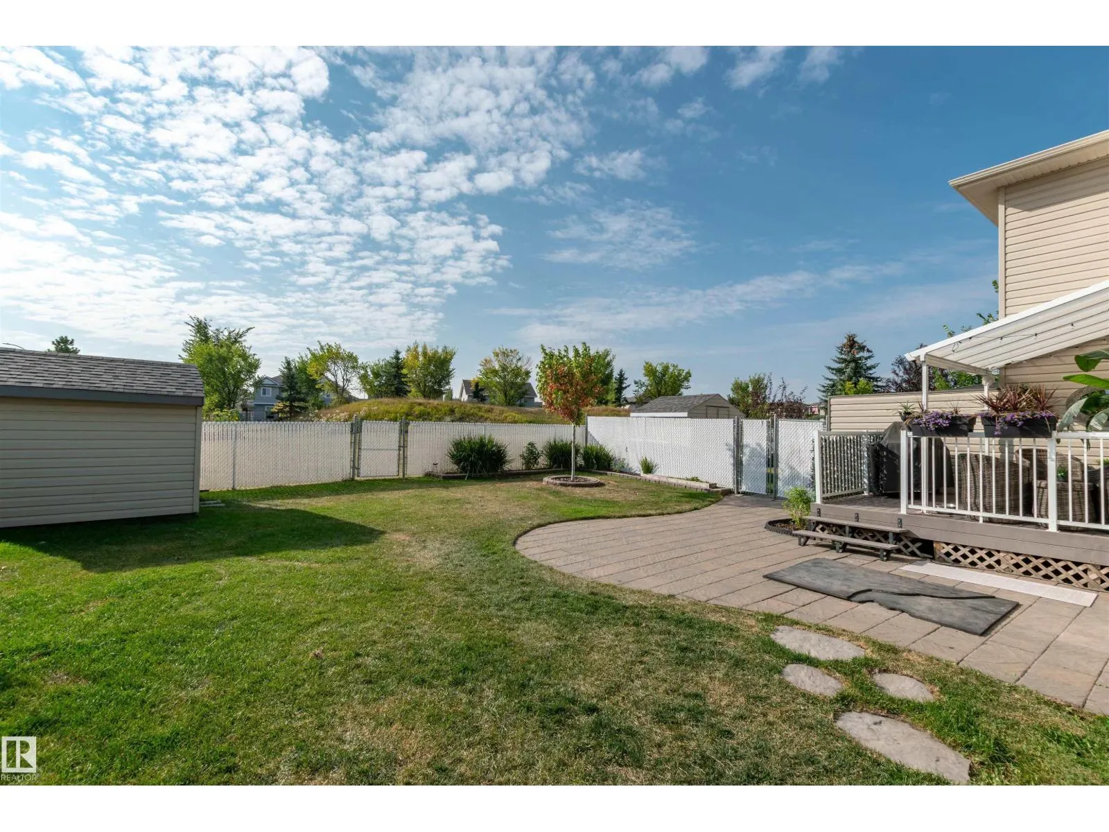 445 CHARLOTTE CR
