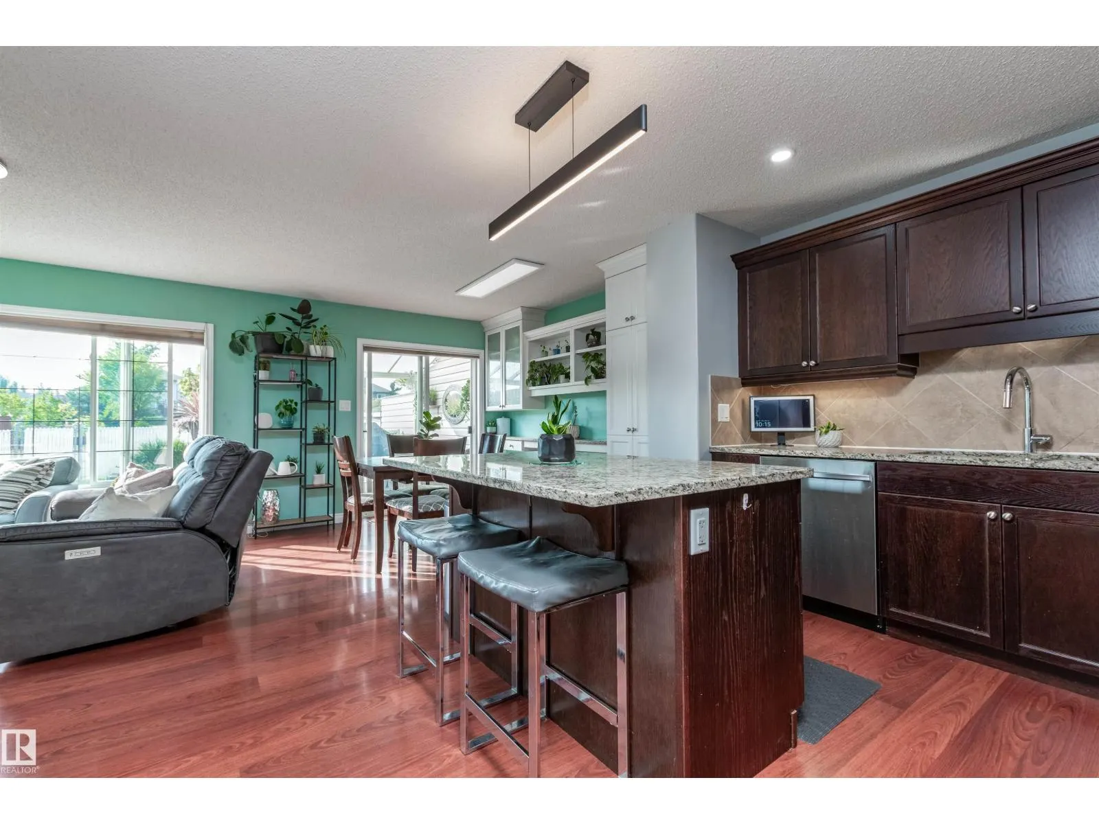 445 CHARLOTTE CR