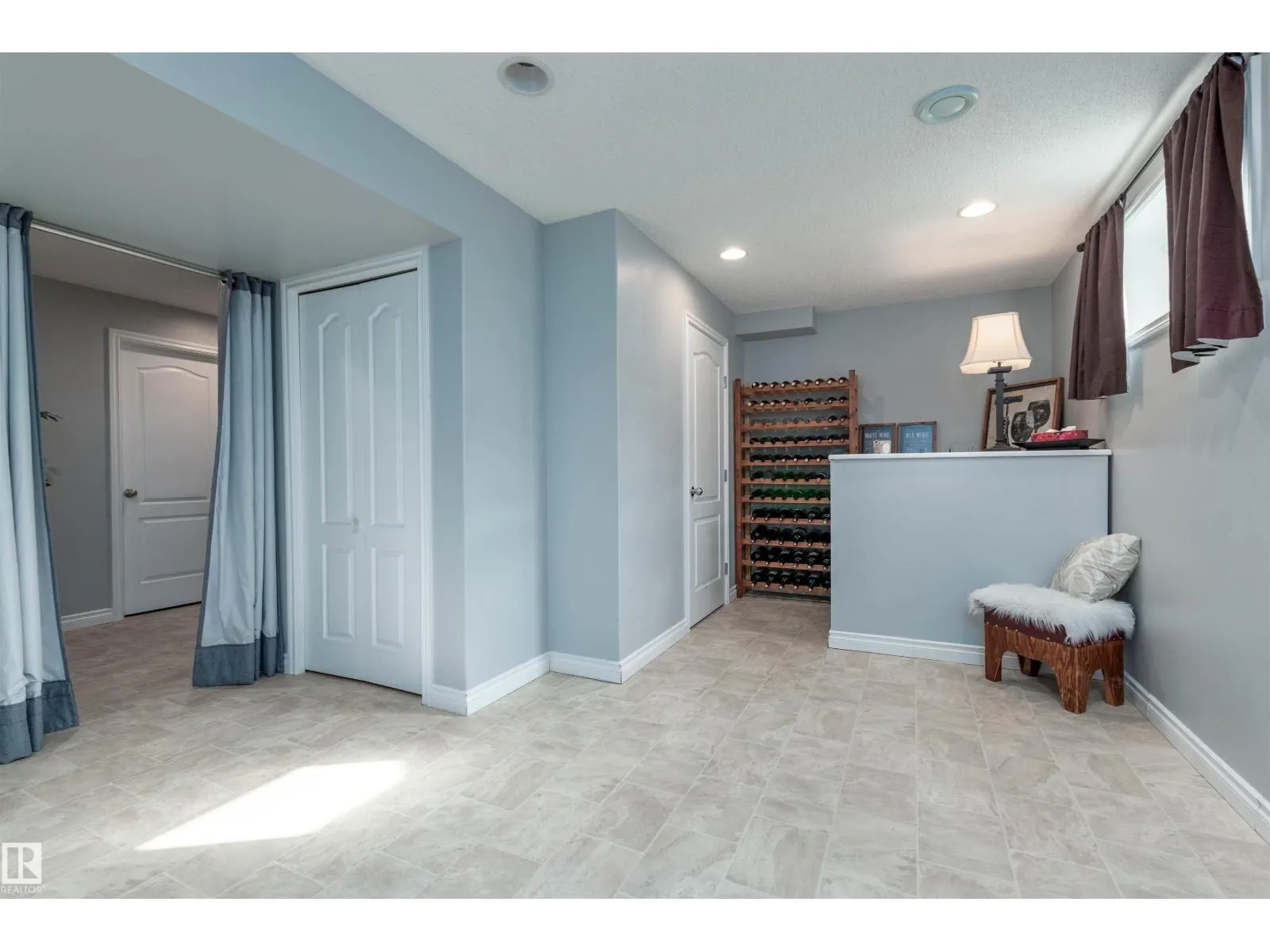 445 CHARLOTTE CR