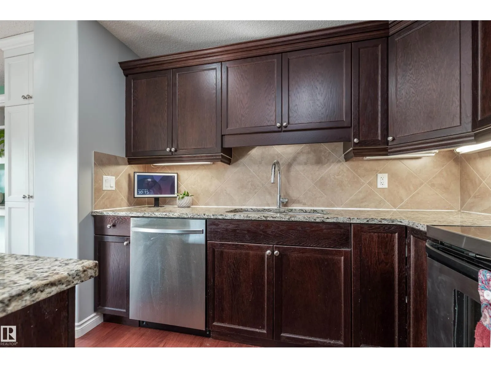 445 CHARLOTTE CR