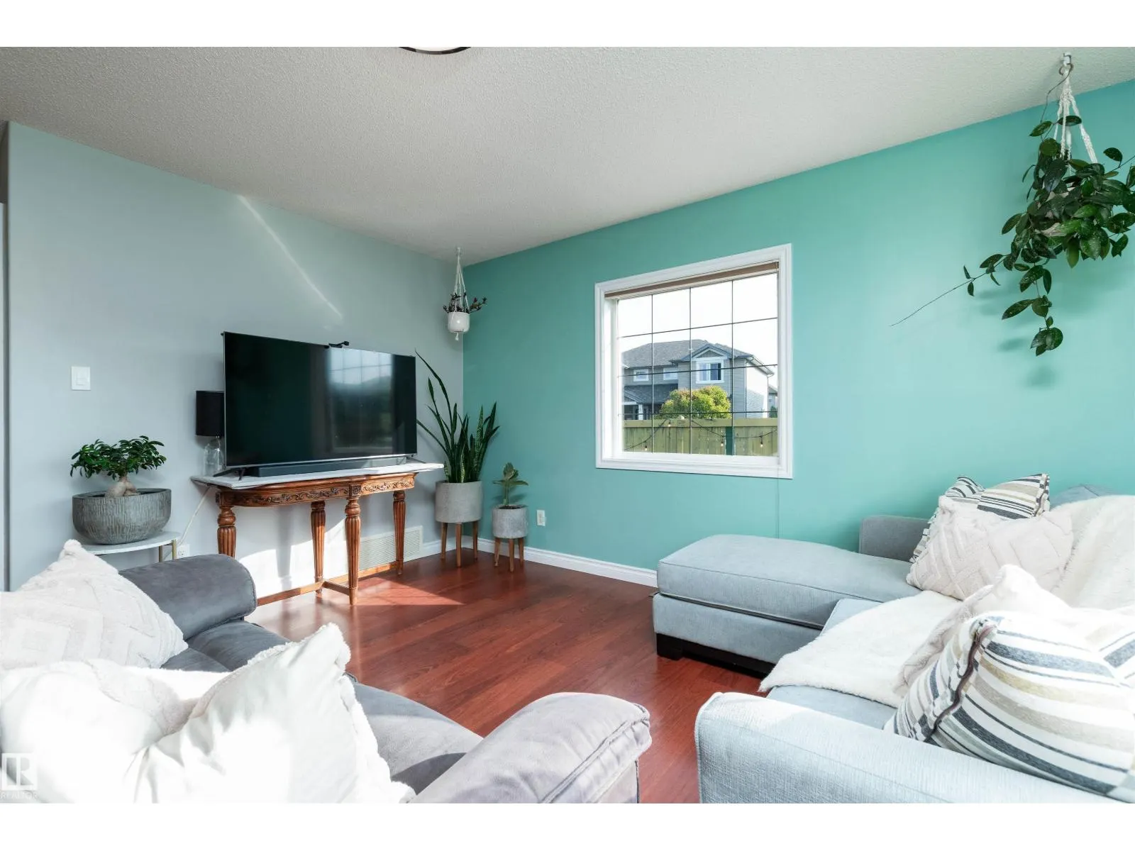 445 CHARLOTTE CR